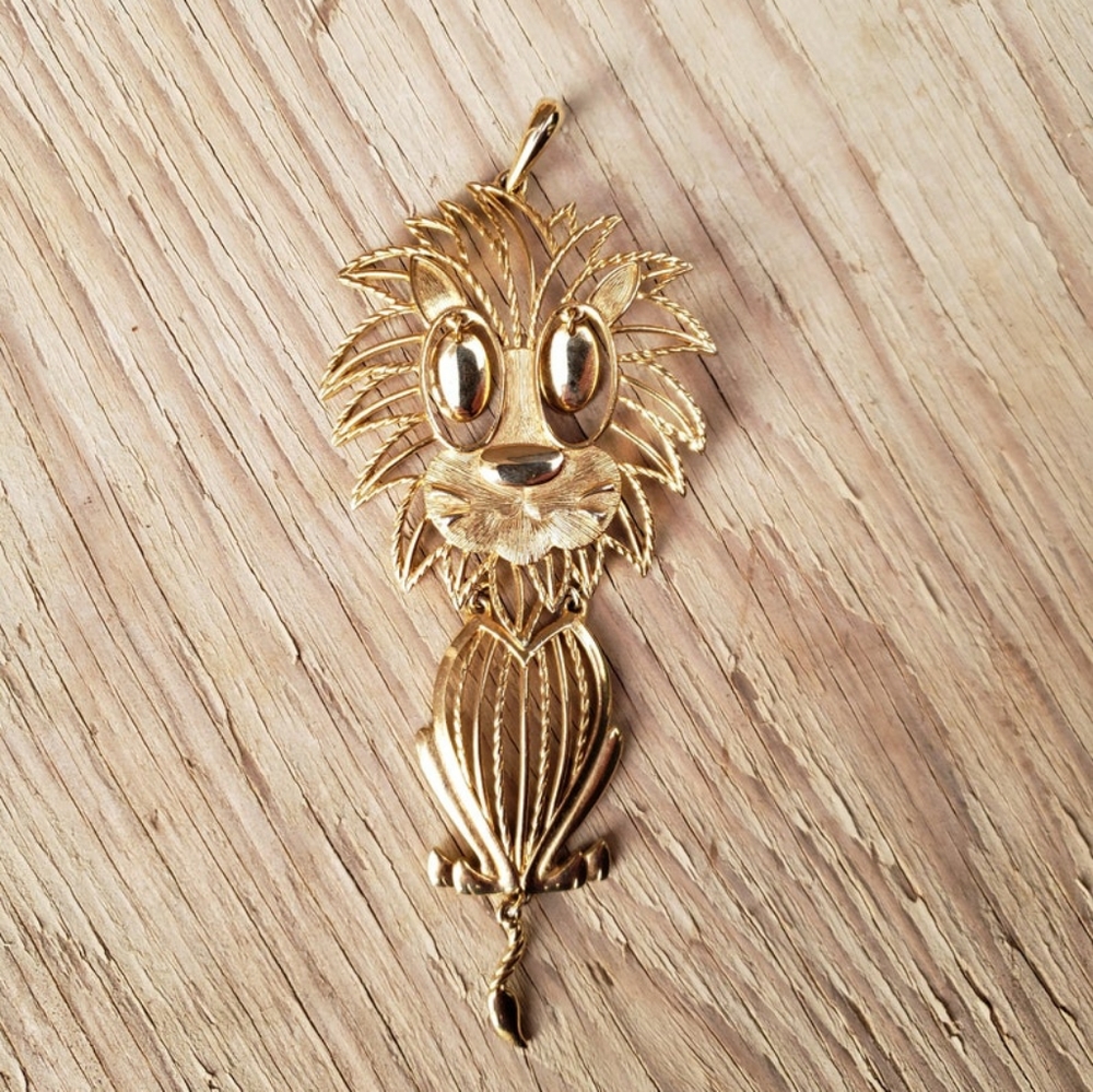 Oversized Vintage Signed 70s Gold-toned Articulated lion Pendant
